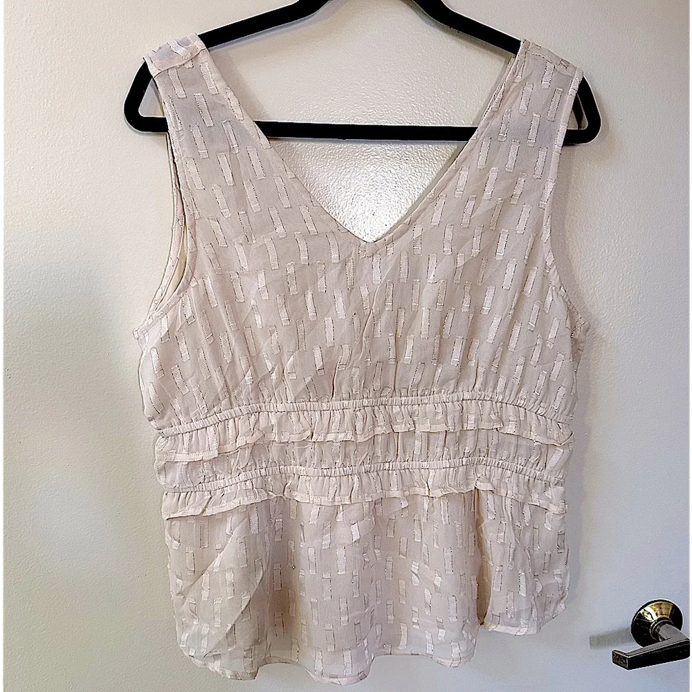 NWT! Express cream blouse with metallic gold details and ruffles in size large - Picture 2 of 6